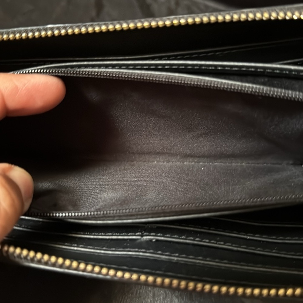 GUESS Wallet - Black preowned - Picture 5 of 17